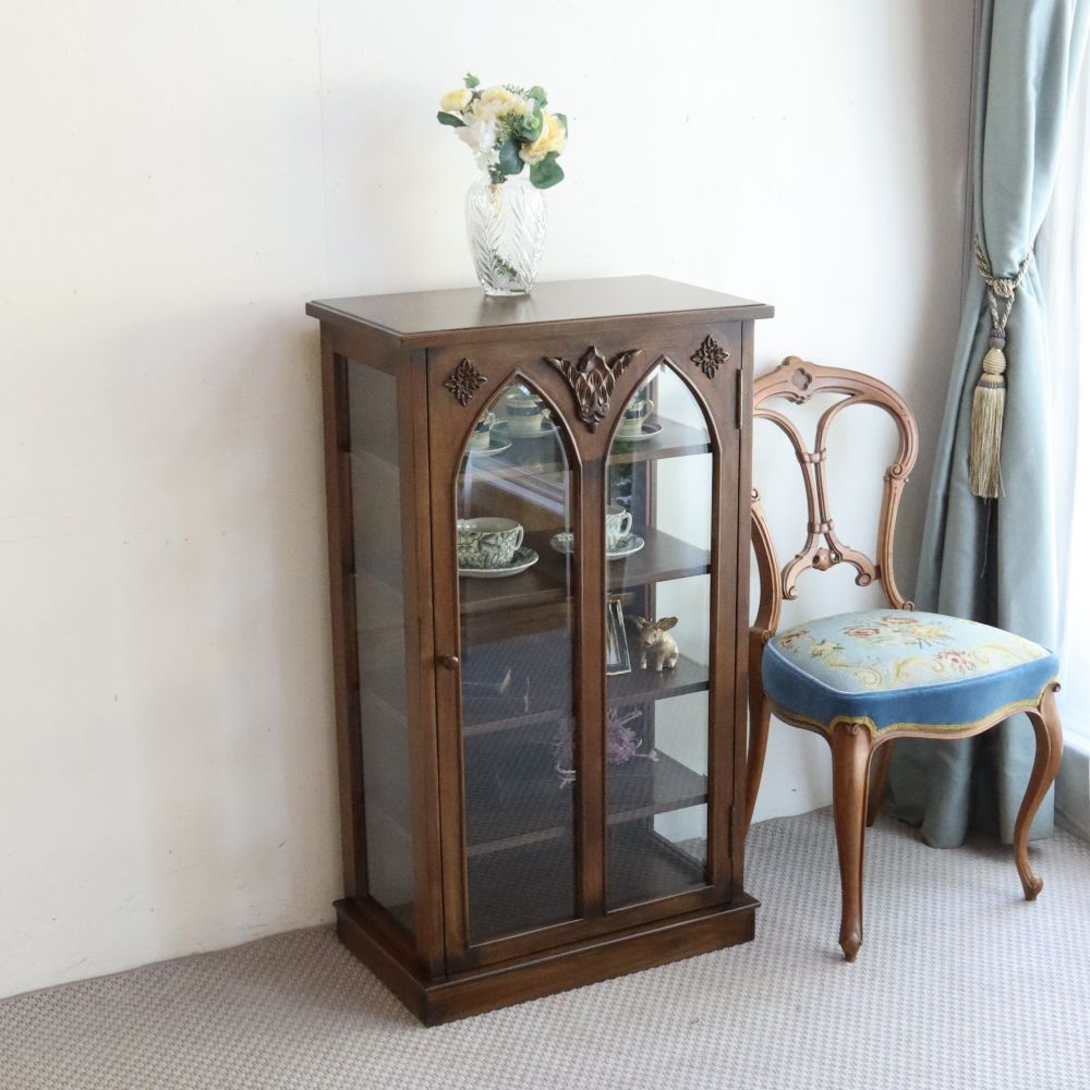 素敵なゴシック様式♪ アンティーク風 ディスプレイキャビネット MC2