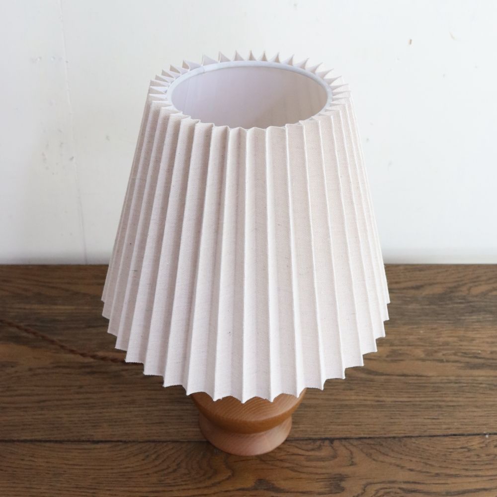 ユニークなフォルム♪ テーブルライト「ペルナ」 IM1-LT-4327