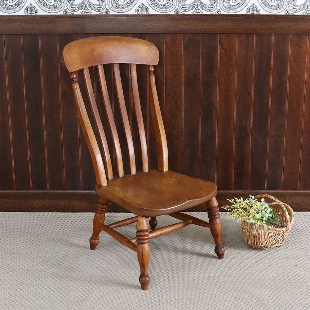 短い脚がチャームポイント♪ ローチェア VC107-049 – アンティーク家具