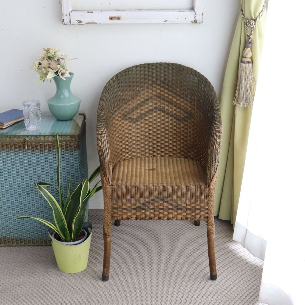 シャビーなコーナー作りに♪ ロイドルームチェア VC107-038