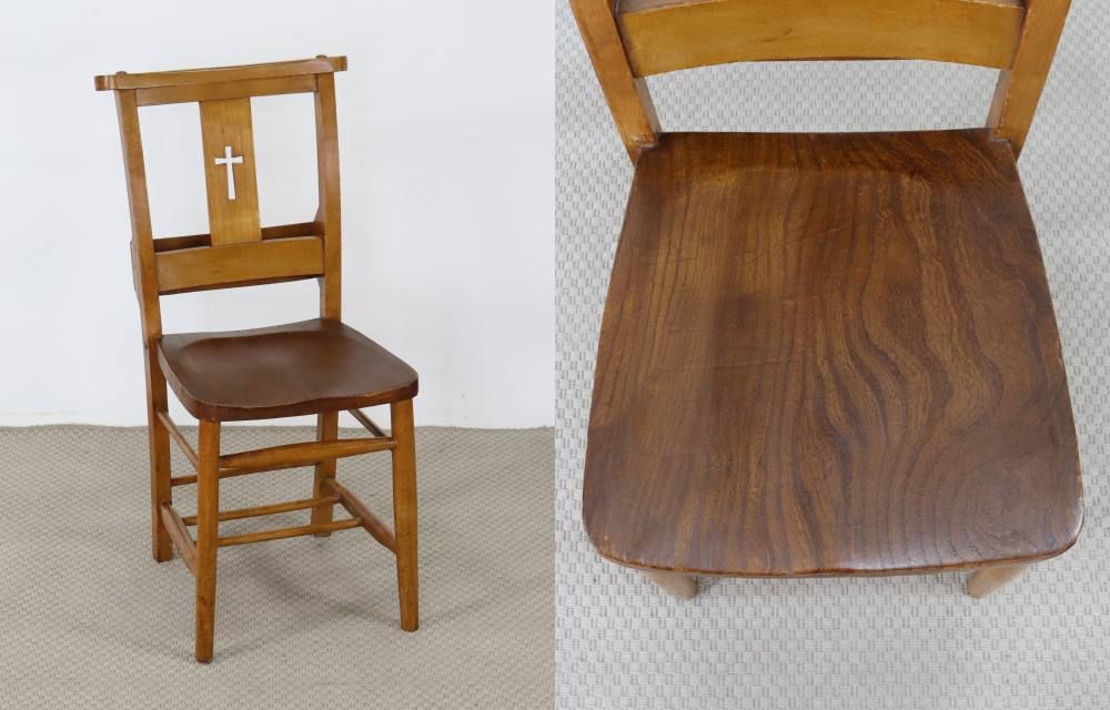 背もたれのクロスが印象的♪ チャーチチェア VC109-097 – アンティーク