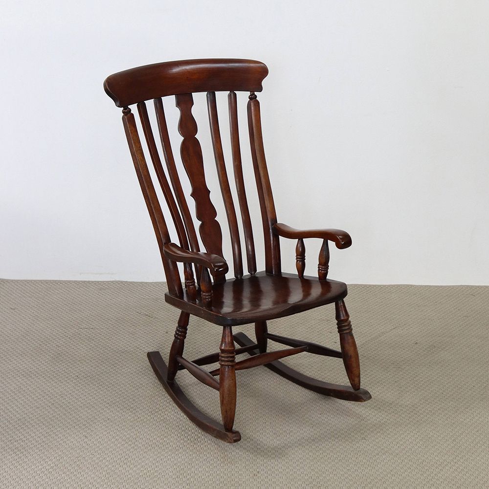 背もたれのデザインが素敵♪ ロッキングアームチェア VC109-152