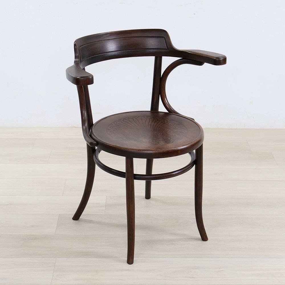 100年の歴史を刻んだ椅子♪ ベントウッドアームチェア VC114-025