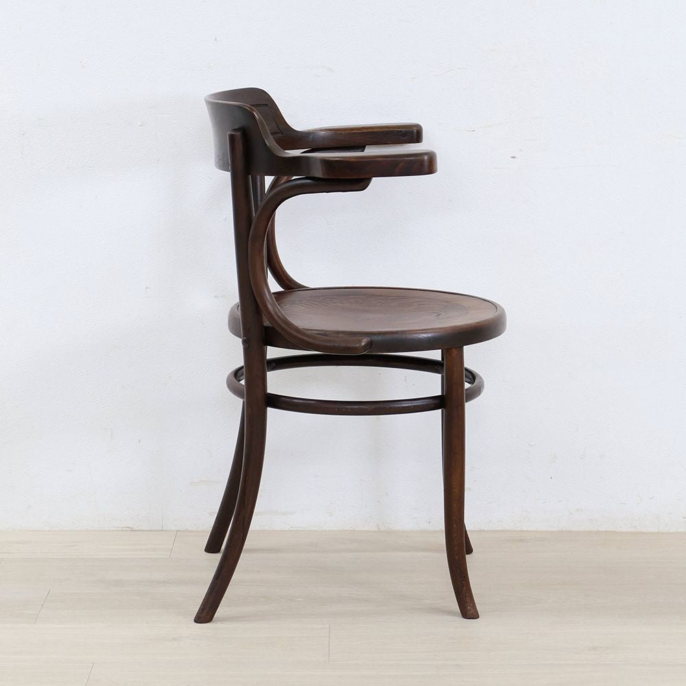 100年の歴史を刻んだ椅子♪ ベントウッドアームチェア VC114-025