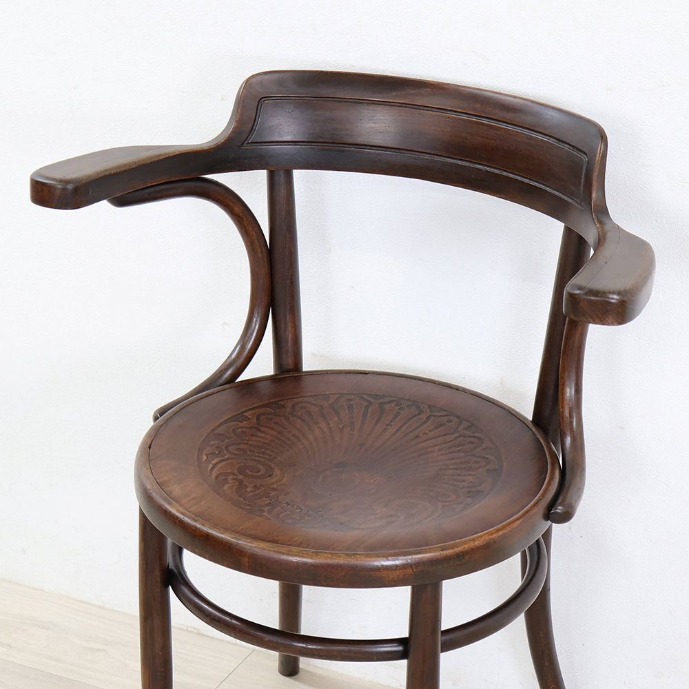 100年の歴史を刻んだ椅子♪ ベントウッドアームチェア VC114-025