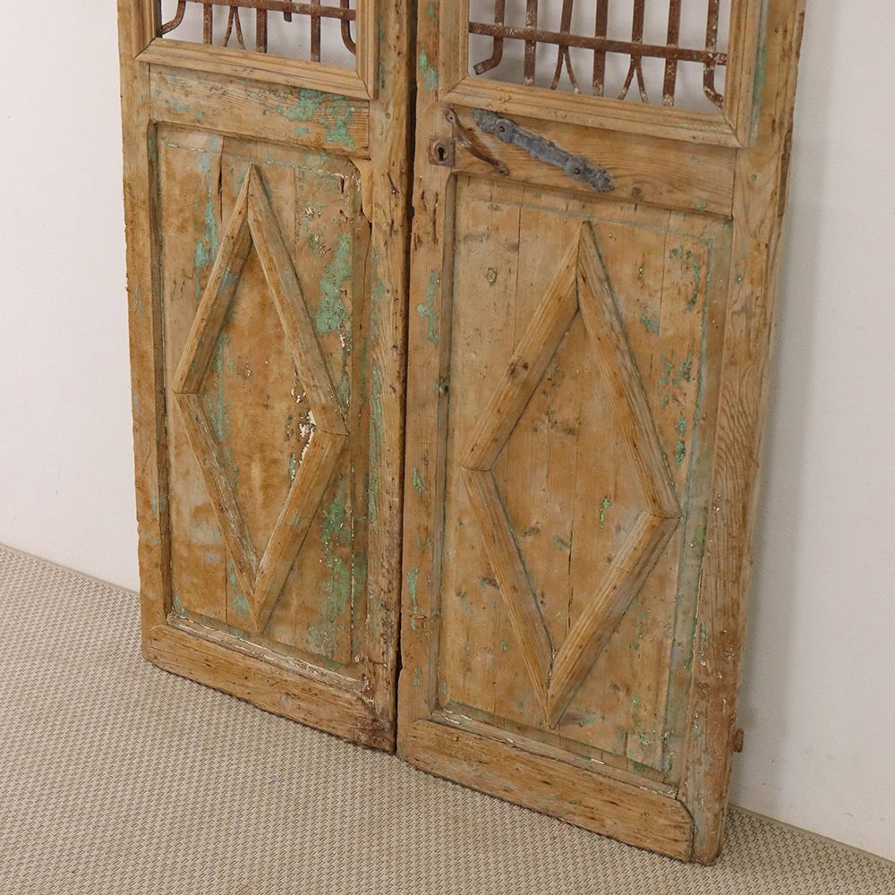 シャビ―な風合いのアンティークアイアン格子ドア VC112-058