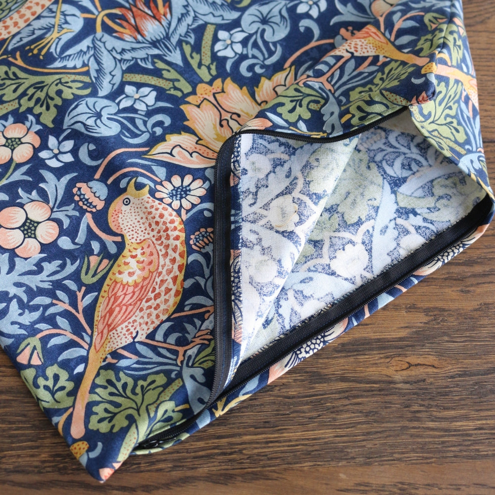 初夏の彩り♪ クッションカバー・いちご泥棒【ウィリアム・モリス