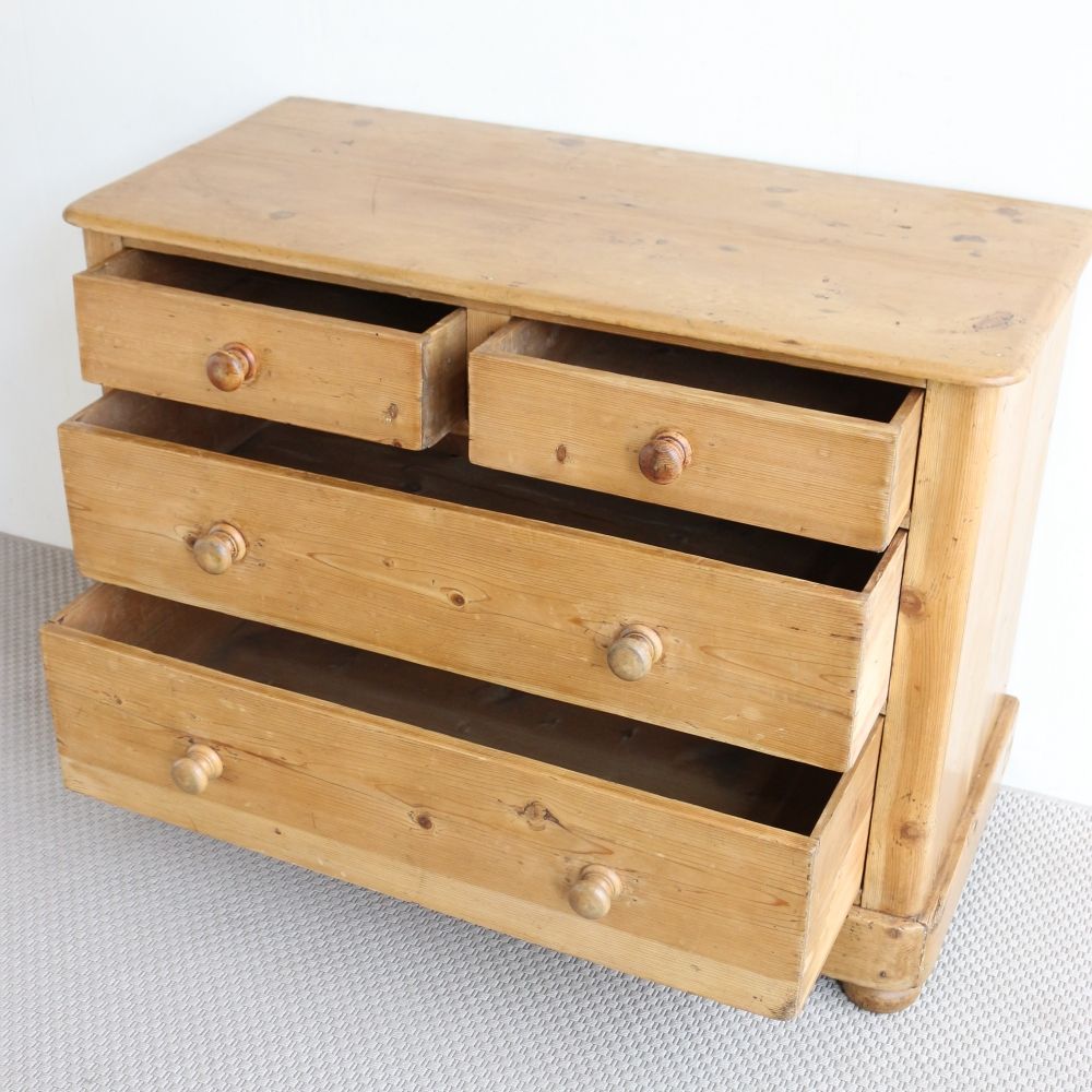 温かなインテリアを演出♪ パインチェスト VC104-034｜アンティーク