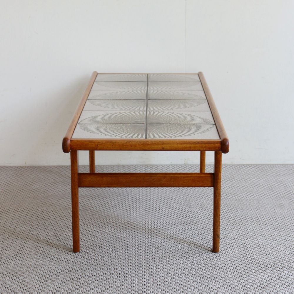 個性的な模様に一目惚れ♪ タイルトップ コーヒーテーブル VC104-135