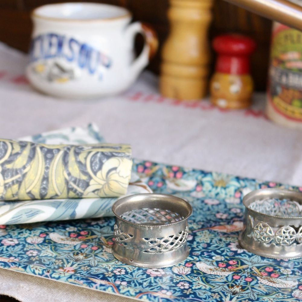 透かしの細工がオシャレ♪ ヴィンテージ ナプキンリング VC70-02707-1