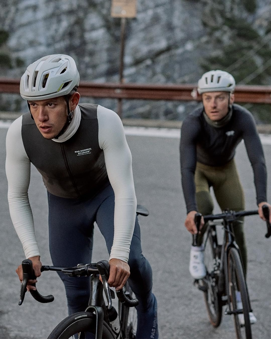 どっちを選ぶ？秋冬のMechanismとEssential『Long Sleeve Jersey