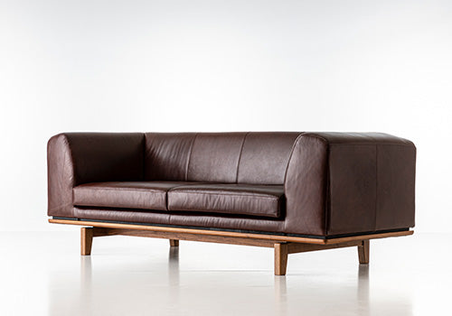 上質な時間を過ごす。本革ソファで彩る、大人のリビング特集。 – 冨士