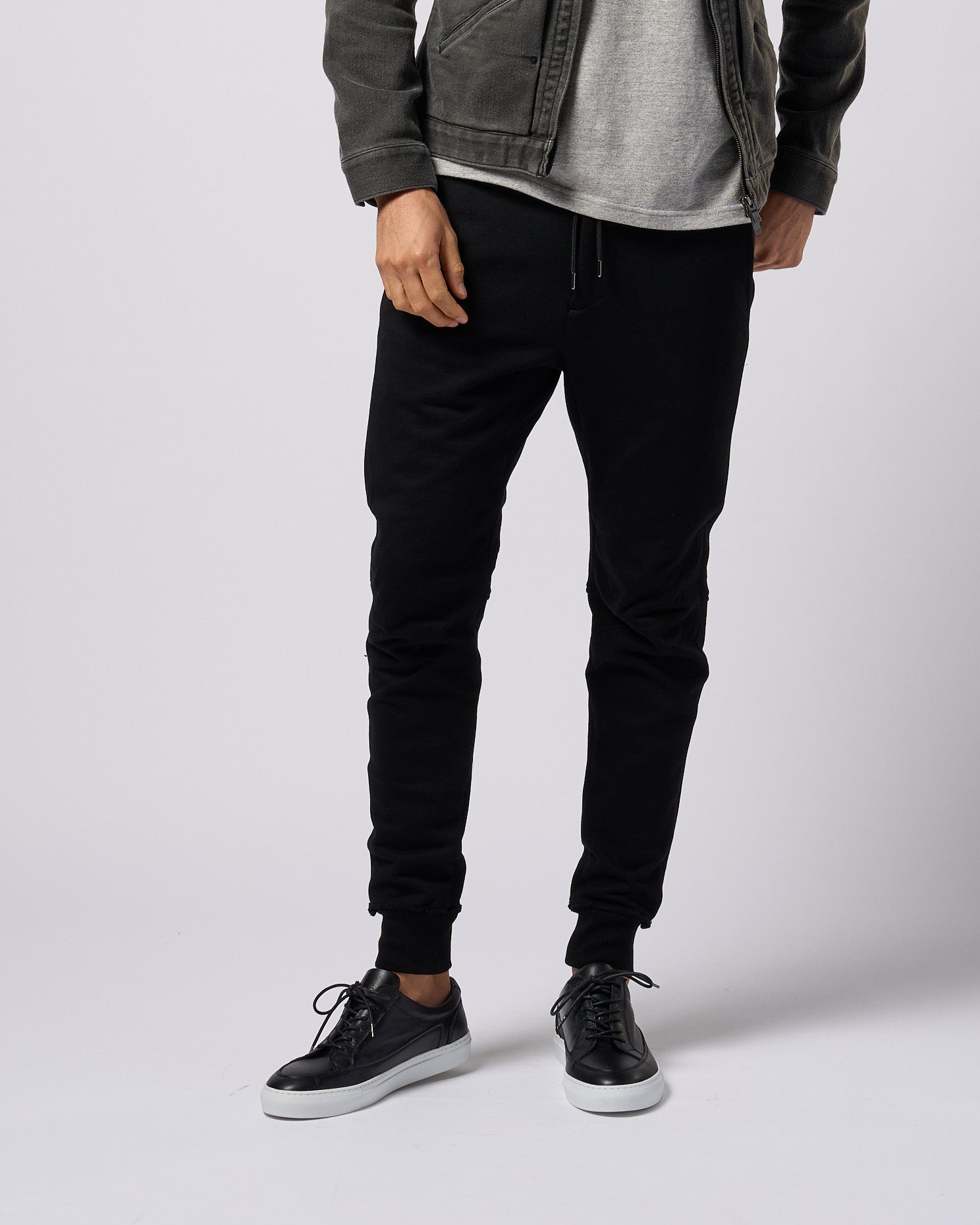 2025SS新作】季節を問わず着回せる、スウェットセットアップをご紹介