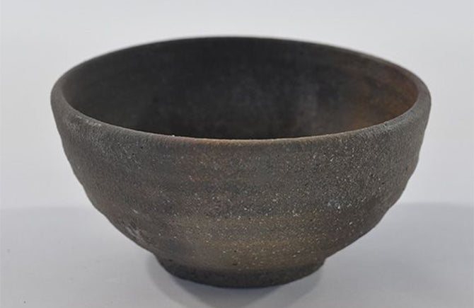 盆栽鉢は何を選ぶ? 盆栽の魅力を最大限に引き立てる鉢選び – 盆栽妙 本店