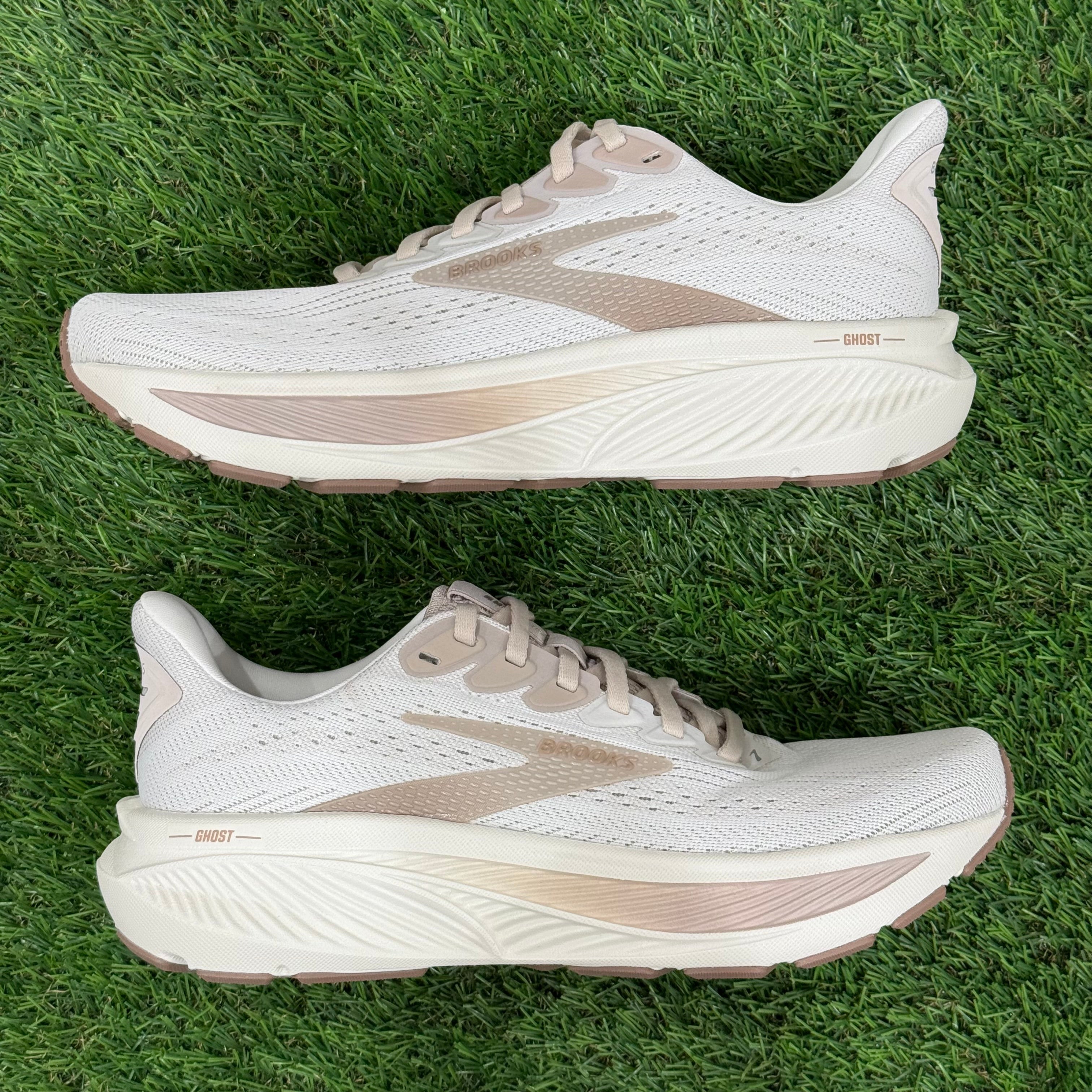 クセがないのにクセになる履き心地。新”Ghost17 ”徹底レビュー