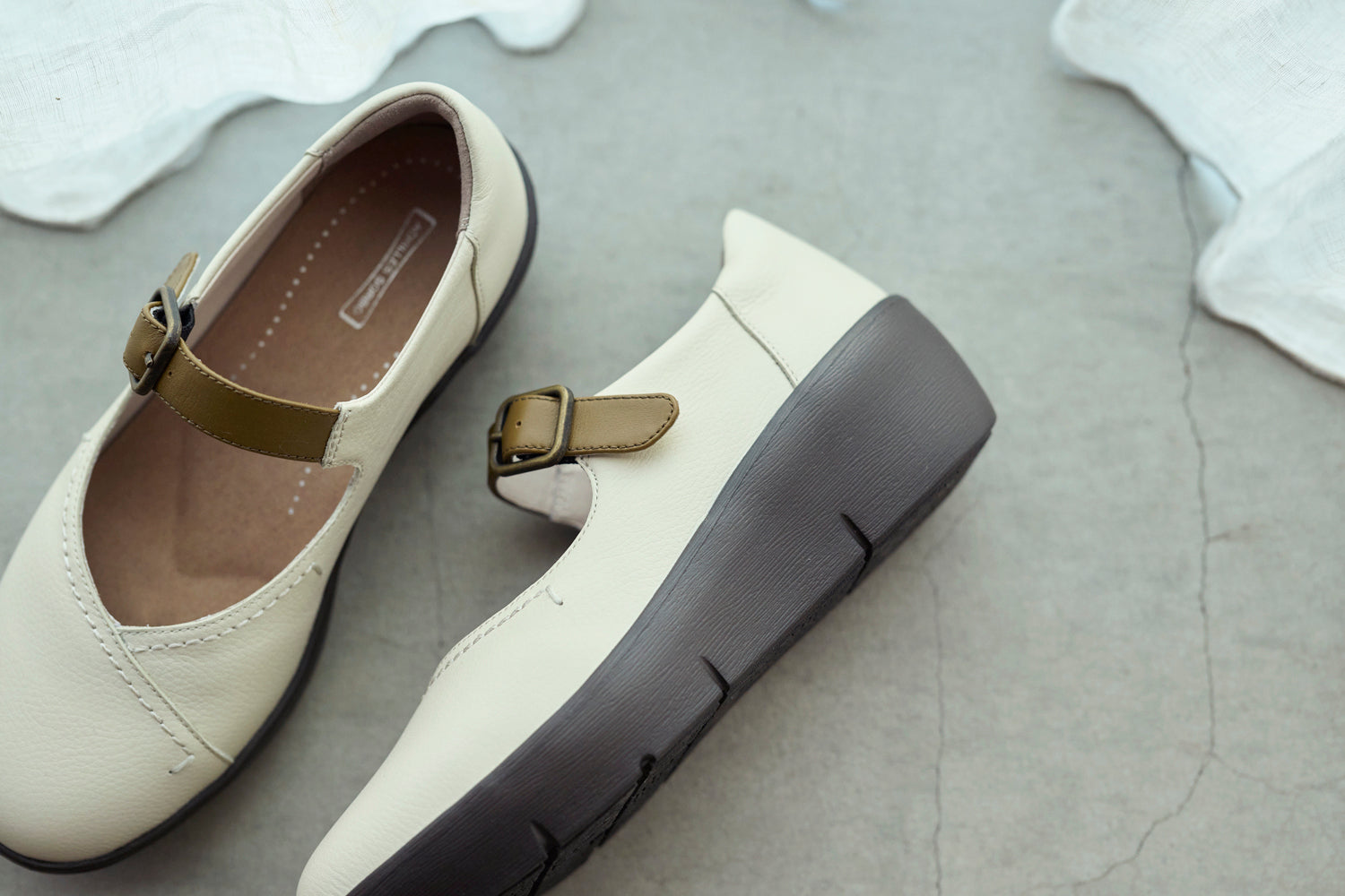 アキレス・ソルボ H 590 オフホワイト/オリーブ｜牛革3E 厚底