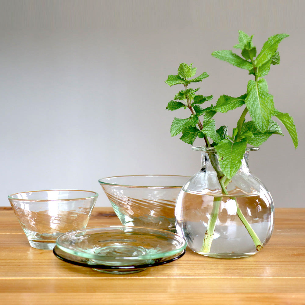 ころんとしたフォルムが愛らしい】【ガラス花器】ニジノハ 平岩 愛子