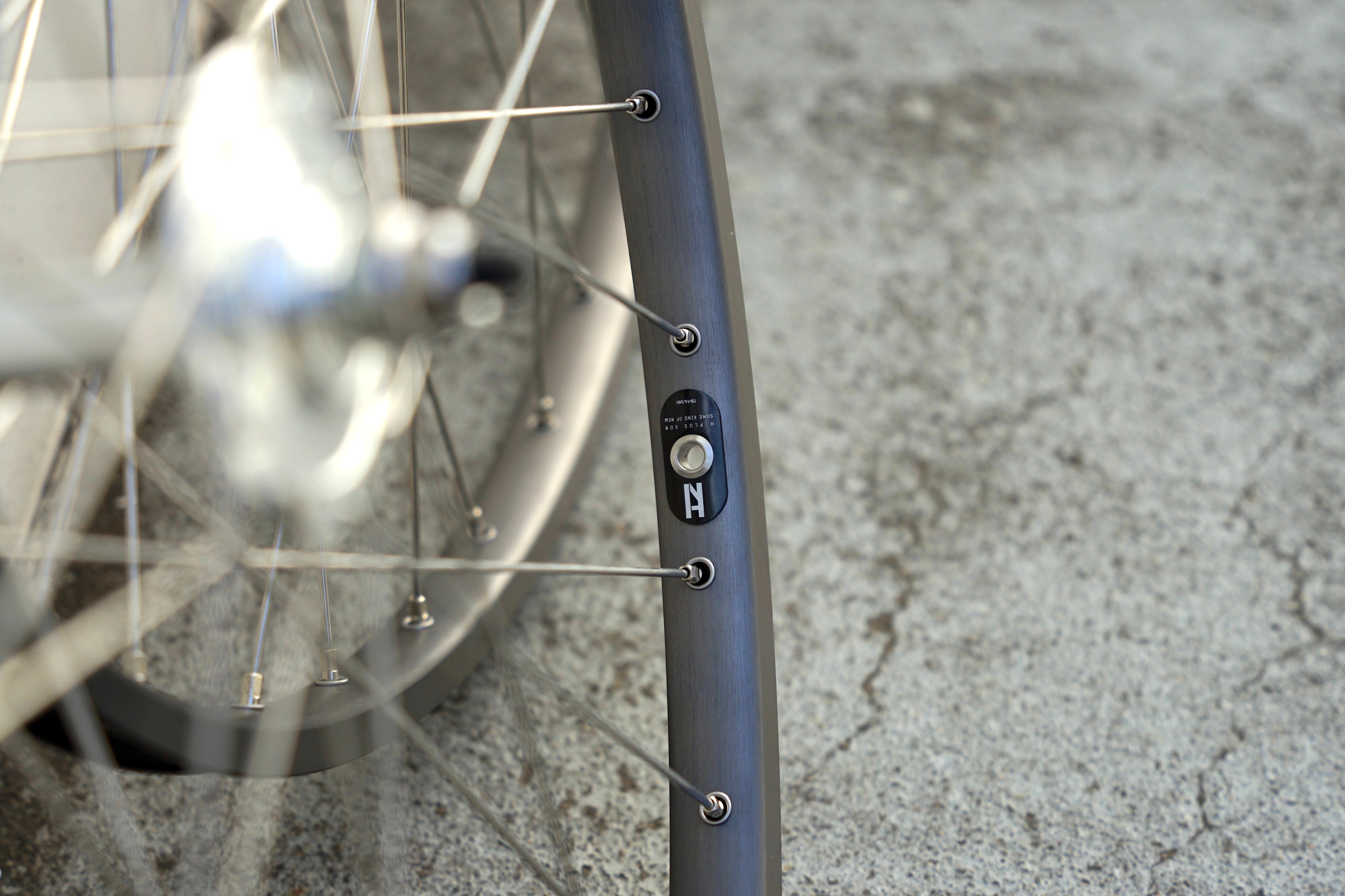 ウチのメカニック達が手組ホイールを沢山用意してくれました | ブロー