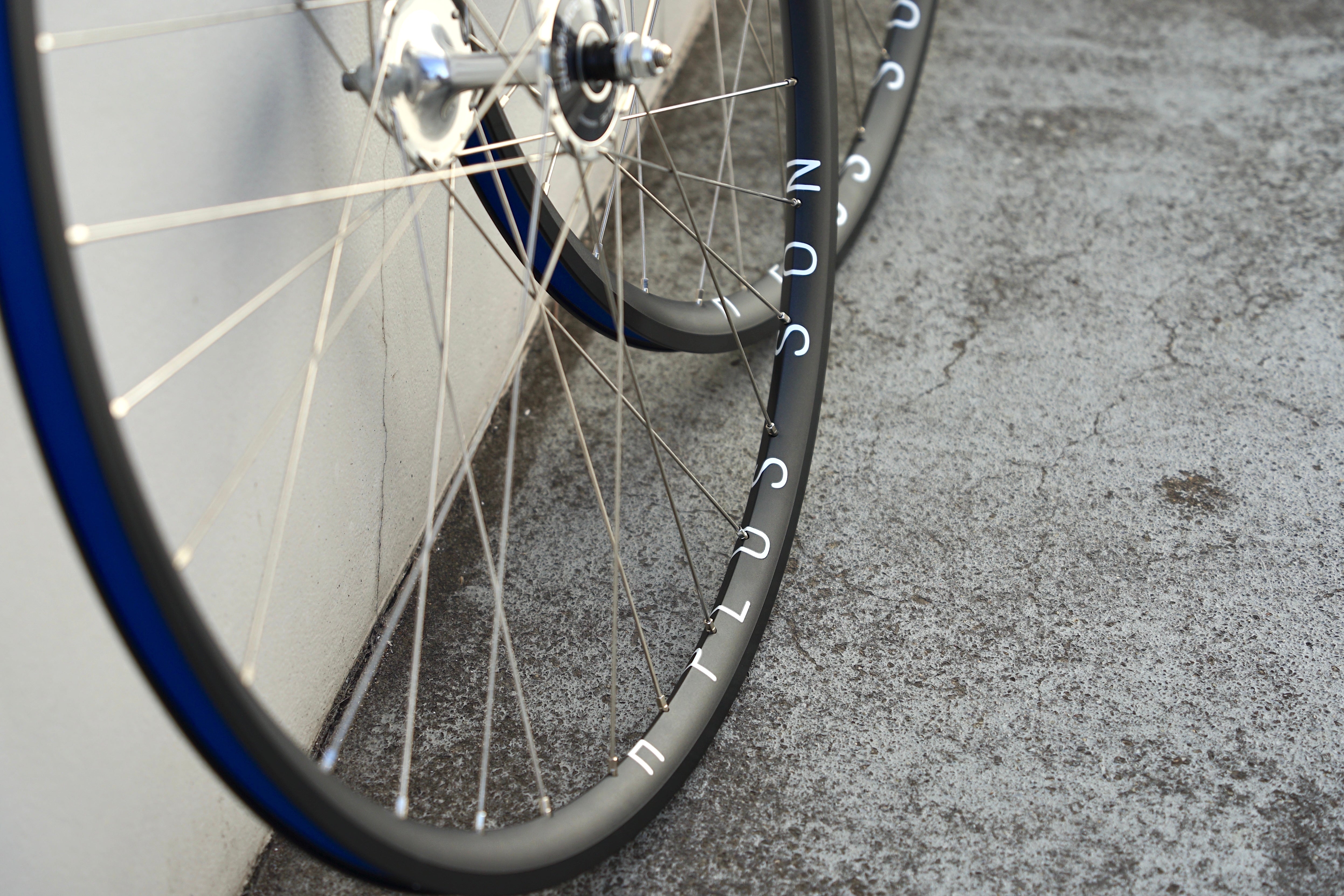 ウチのメカニック達が手組ホイールを沢山用意してくれました | ブロー