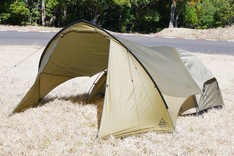テントに広大な前室を追加できるマエヒロシェルターは、単体で