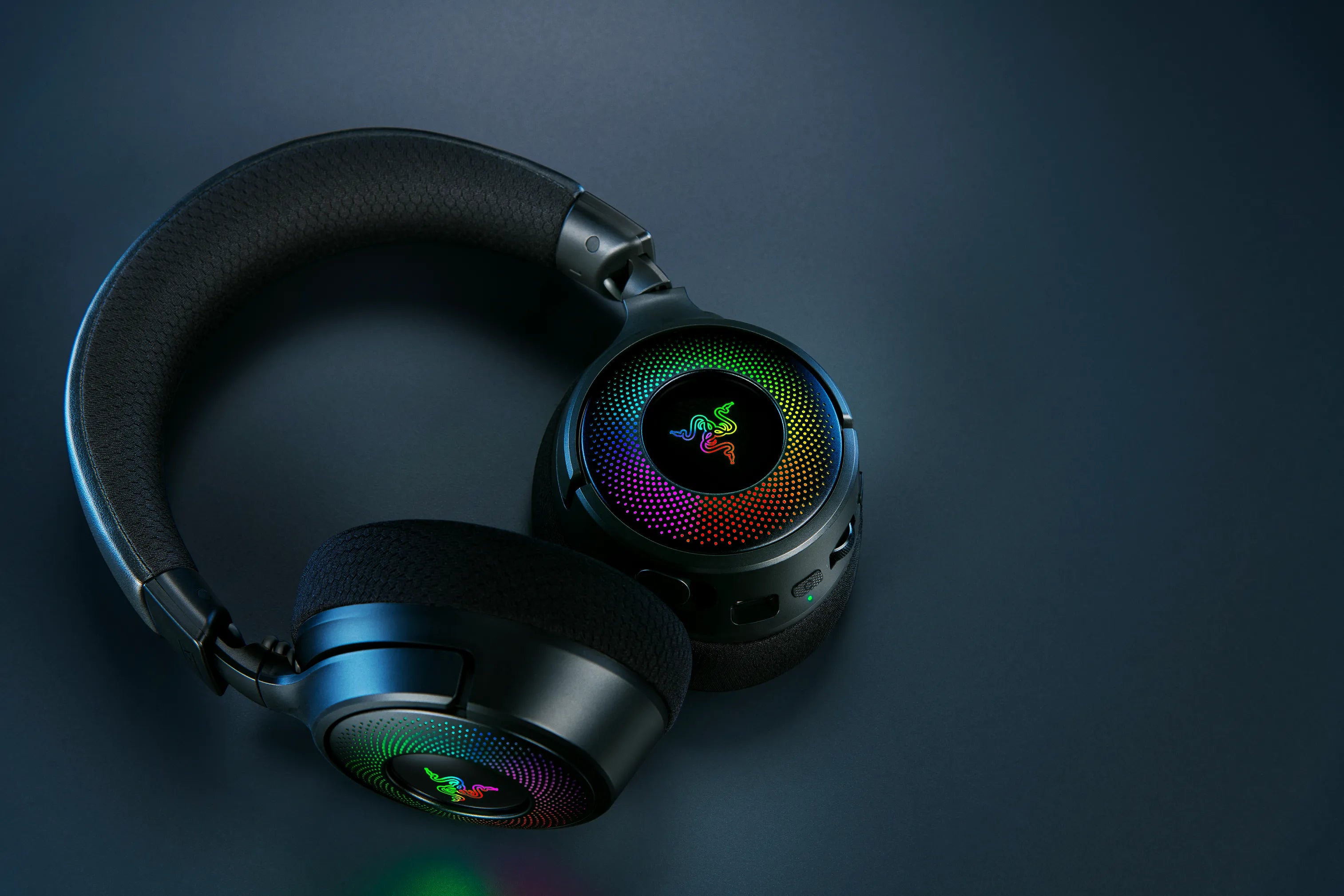 Razer Kraken V4 特集。上質な装着感と最新のユーティリティーの