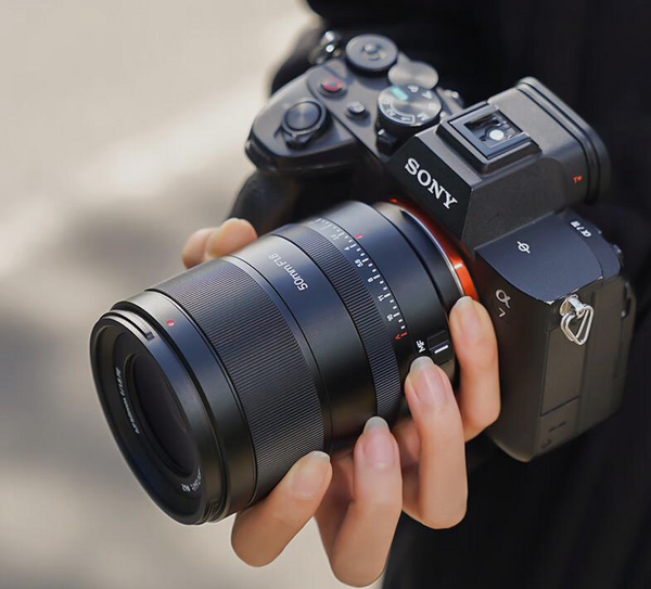 7Artisans はオートフォーカス レンズ – ソニーとニコン用の AF 50mm