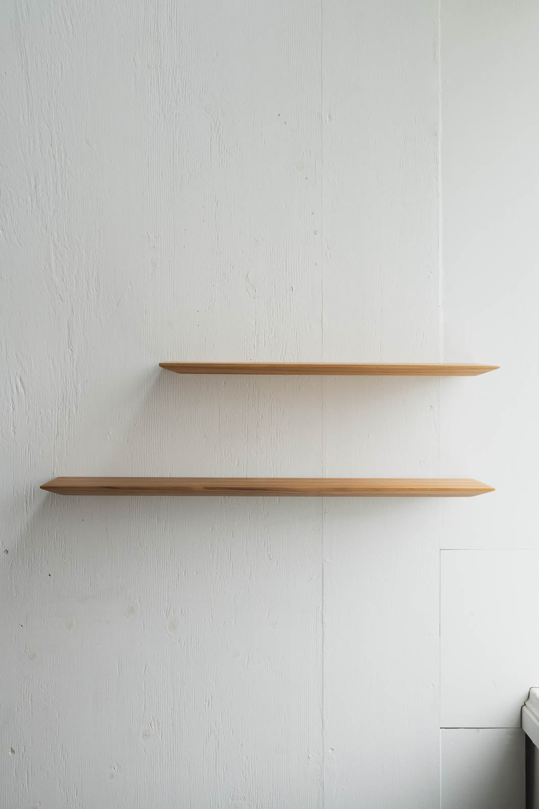 Teak Thin shelf｜テーパーカットが美しいチーク無垢材の壁付け