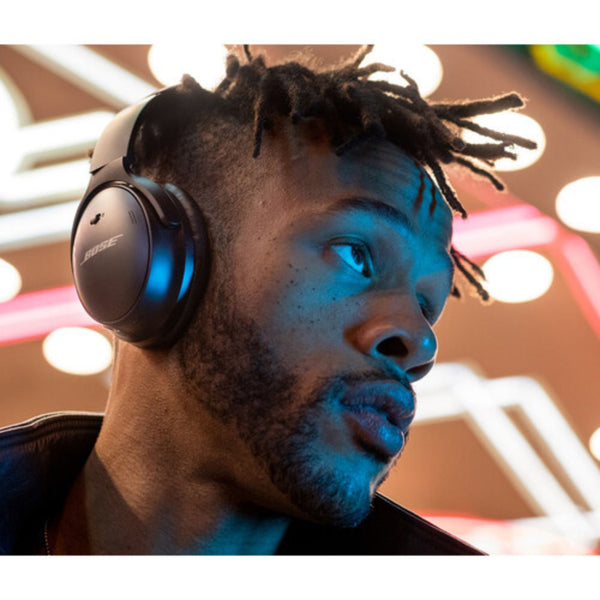 6.AVStore-Bose-QuietComfort-45