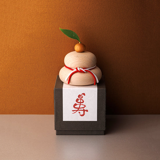 お正月は飛騨高山のブナの木でつくられた「osio craft」の木製鏡餅で福