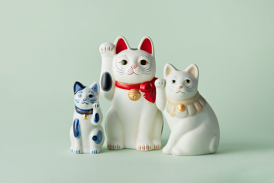 中外陶園 招き猫 瀬戸型 染付 左手 3号｜Discover Japan 公式