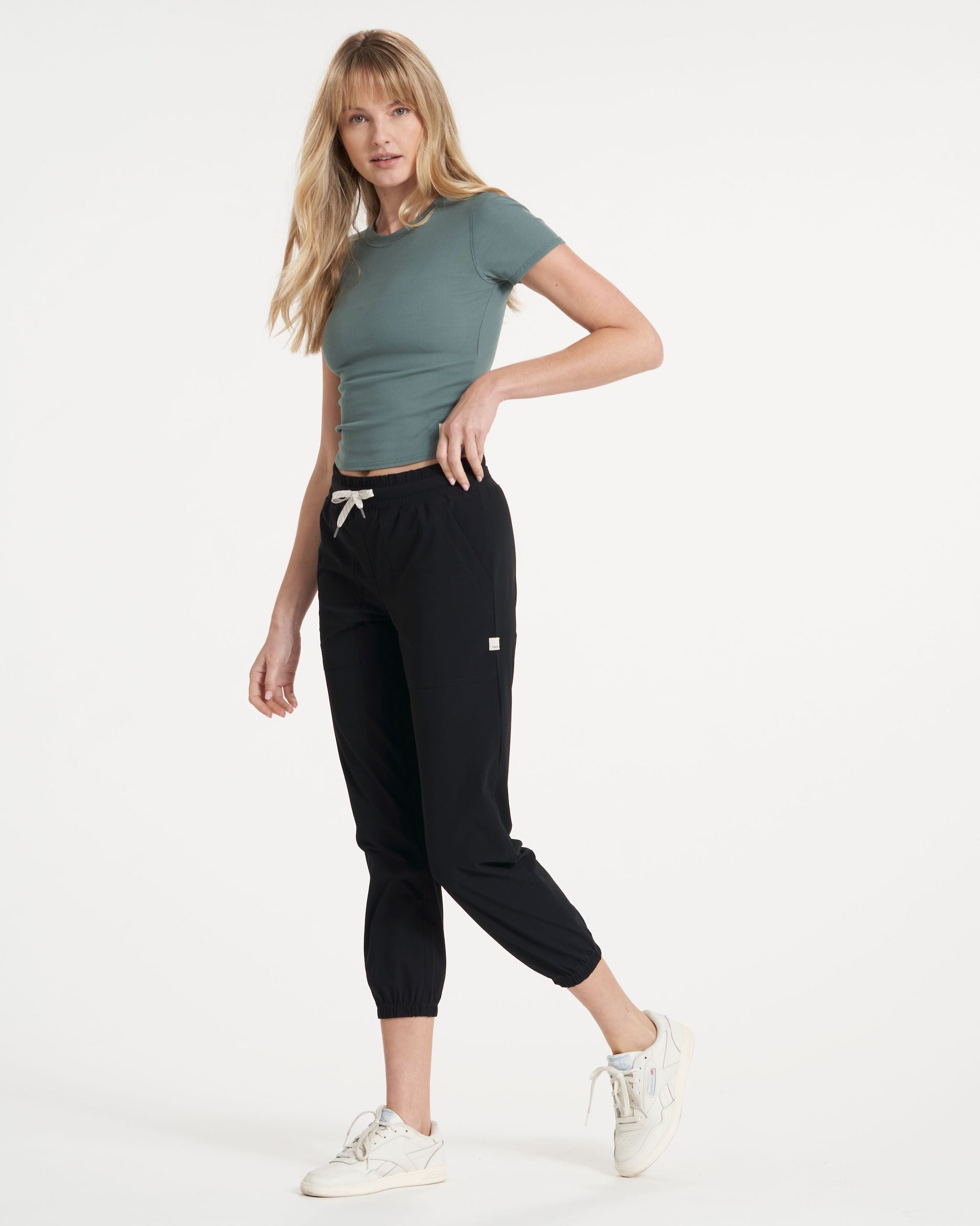 Miles Jogger – Women's Lightweight Black Pants – Joggers – Vuori