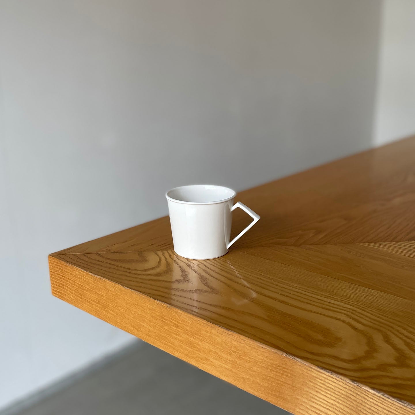 作り手のことば「素材に寄り添って形づくるよりも、形にするために磁器