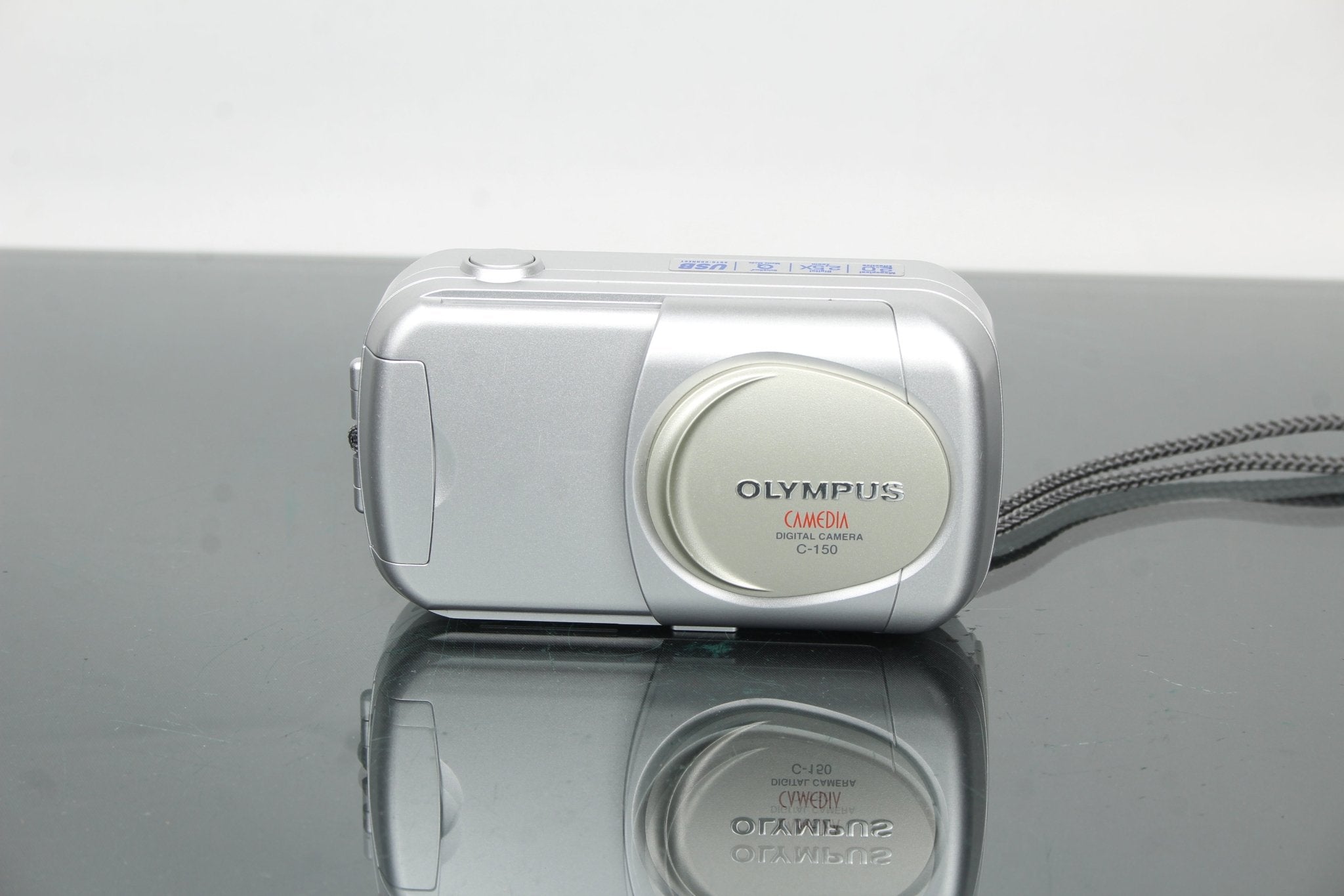Rediscovering the Olympus Camedia C-150: A 2MP Classic – Dutch|Thrift