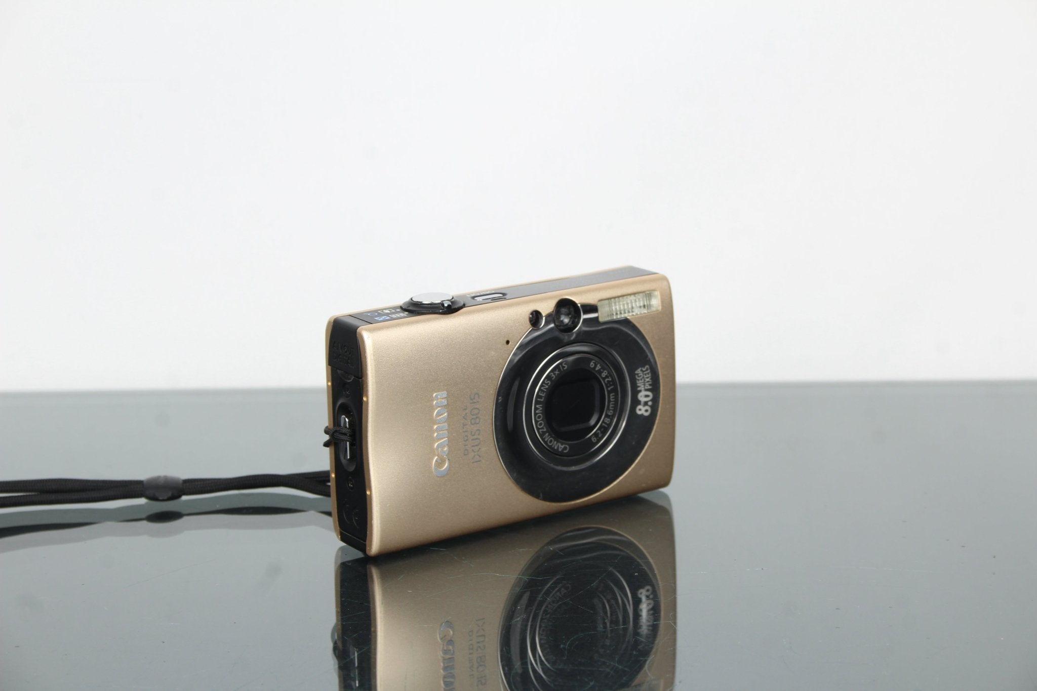 Rediscovering the Canon IXUS 80 IS: Retro Compact Magic – Dutch|Thrift