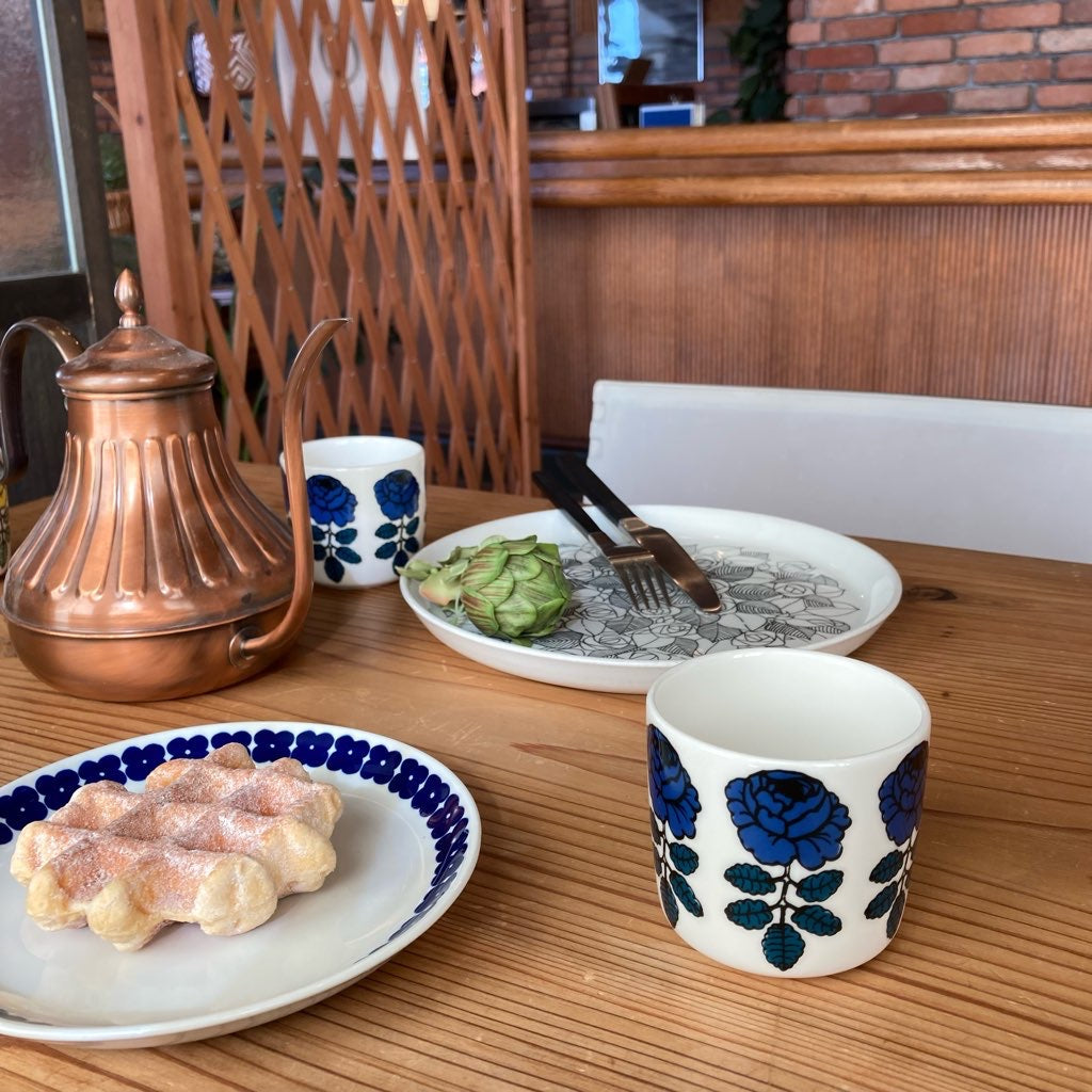 マリメッコ / marimekko ヴィヒキルース / VIHKIRUUSU ラテマグ バラ柄