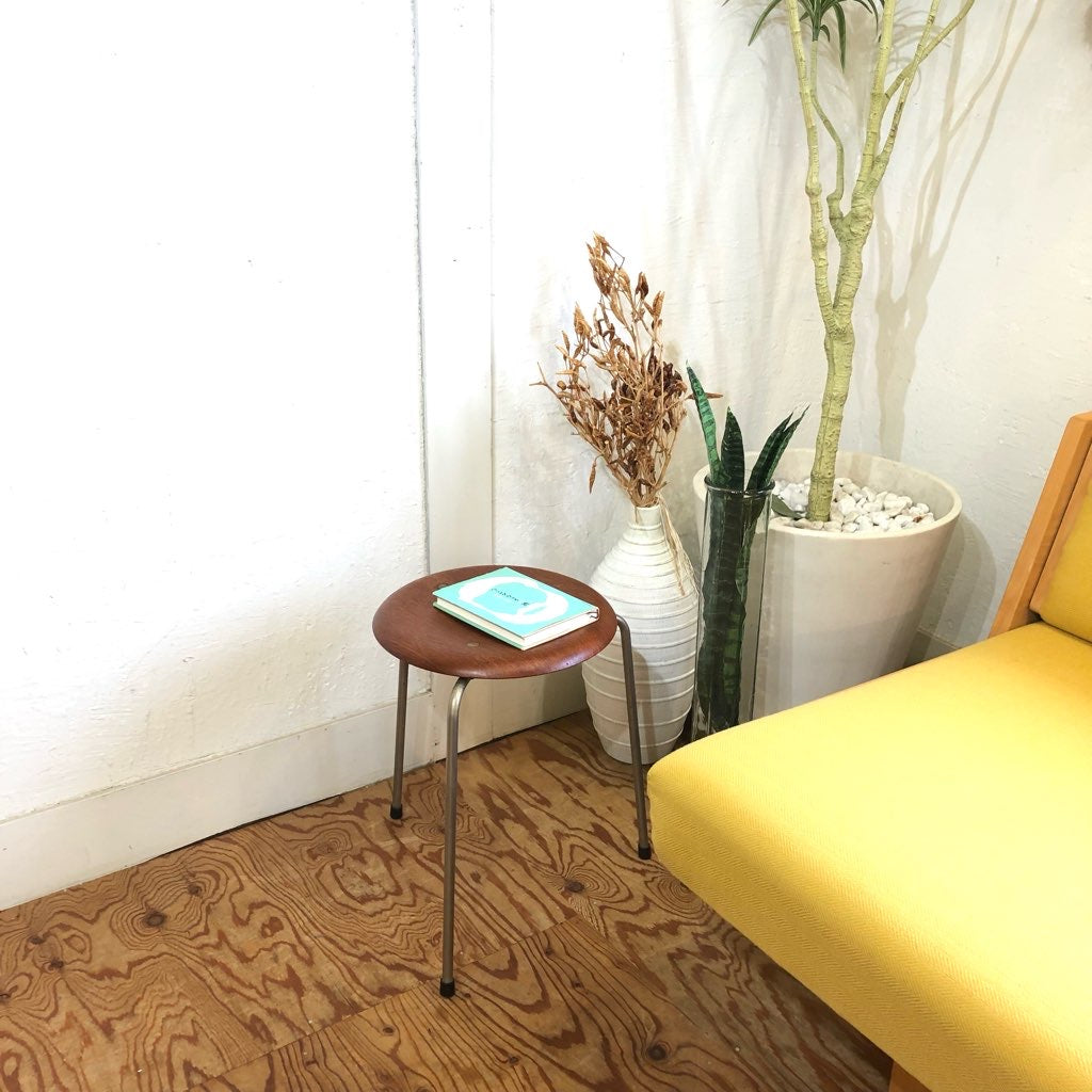 フリッツ・ハンセン / FRITZ HANSEN ドットスツール 3本脚 アルネ