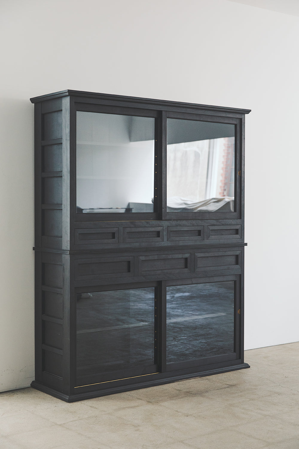 井藤昌志さんの水屋箪笥 – KOHORO