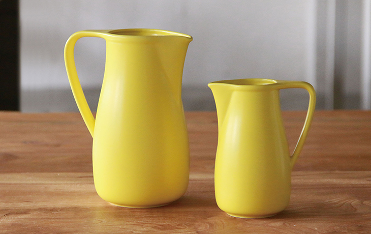 花器としても使える陶器のピッチャー - かもしか道具店