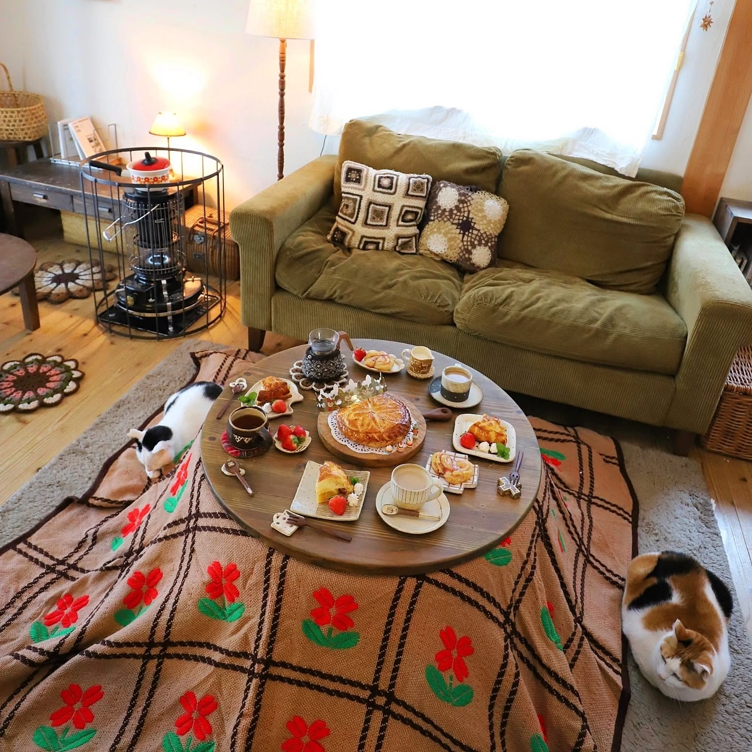 昭和レトロ こたつ上掛けのおすすめ商品とおしゃれな実例 ｜ RoomClip