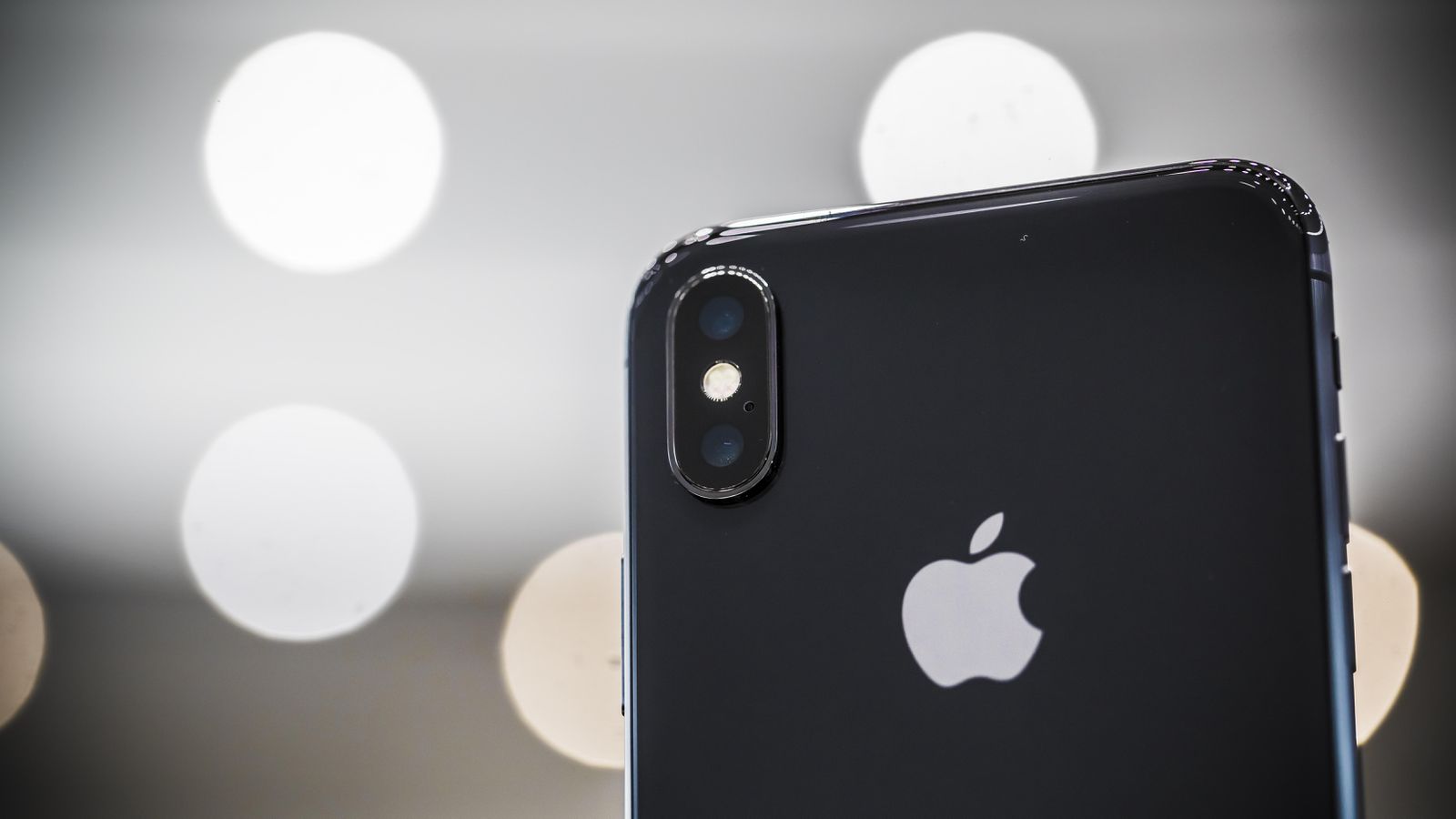 This Year's iPhone X Successor Will Have A Massive 6.5