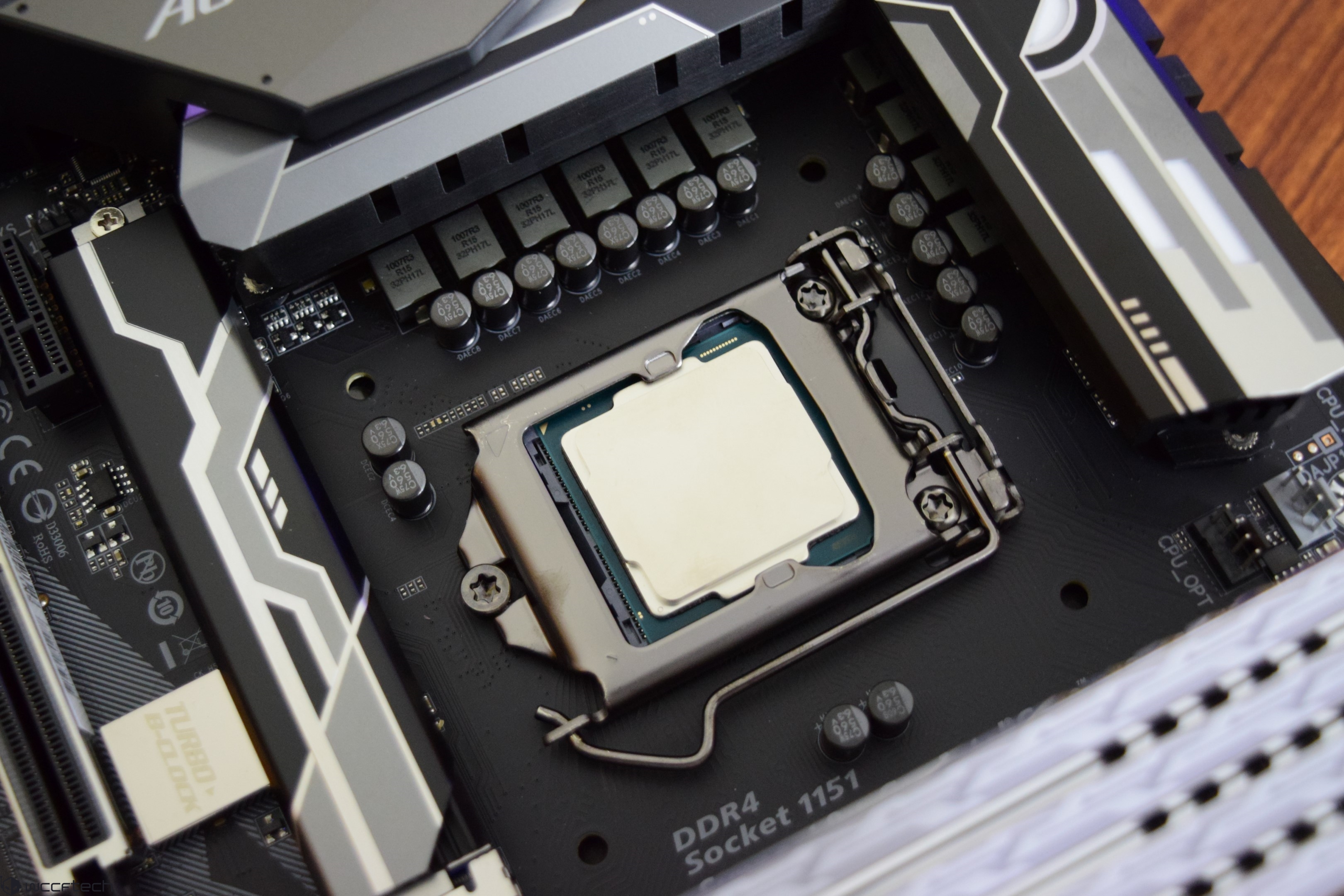 Intel Core i9-9900K With Gold Plated Soldered IHS Pictured In All