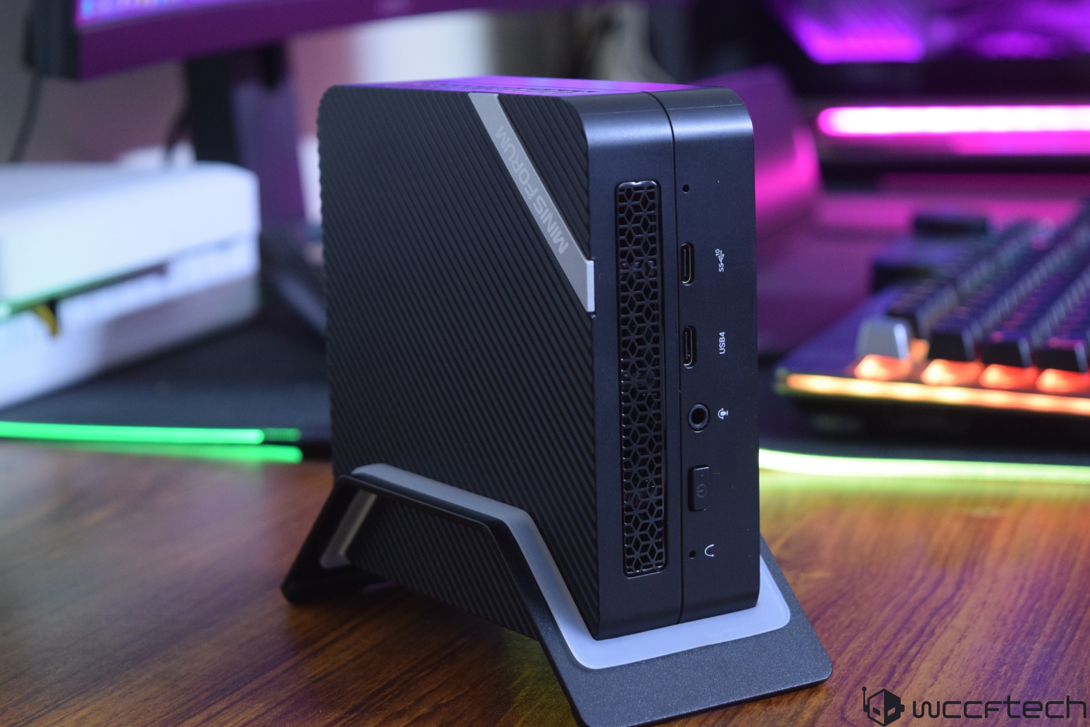 Minisforum Venus UM560XT Mini PC With AMD Ryzen 5 5600H “Cezanne