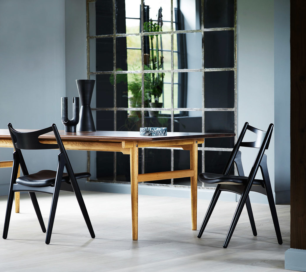 Carl Hansen & Søn CH327 oak and walnut dining table | North Sea