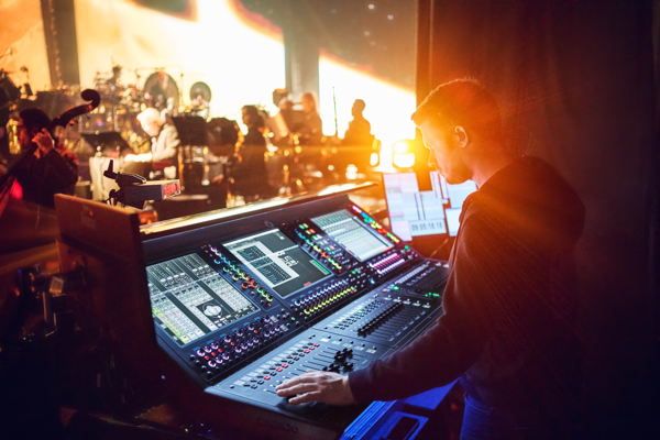 導入事例】ハンス・ジマーの世界 – An Immersive Symphony.The Theatre