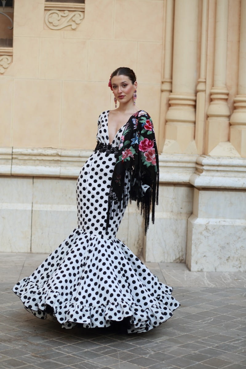 お手頃価格のフラメンコドレス、プリンセススタイル、白地に黒の水玉