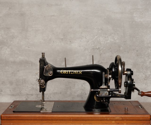 台湾 1900年代 ドイツ Gritzner 100年前のアンティーク手回しミシン