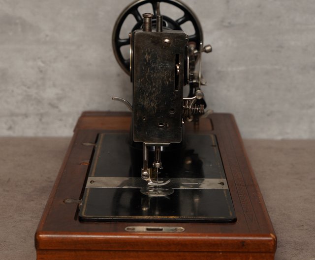 台湾 1900年代 ドイツ Gritzner 100年前のアンティーク手回しミシン