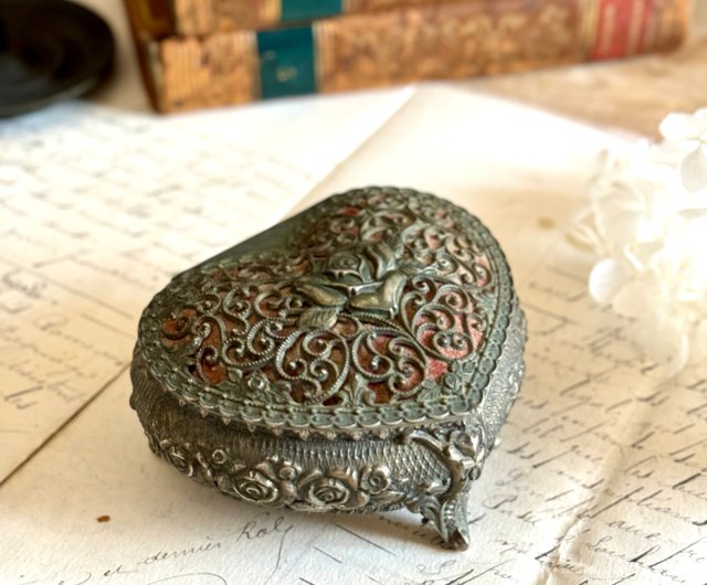 台湾 40366-ゴージャスなフランスアンティーク花柄エンボスハート型