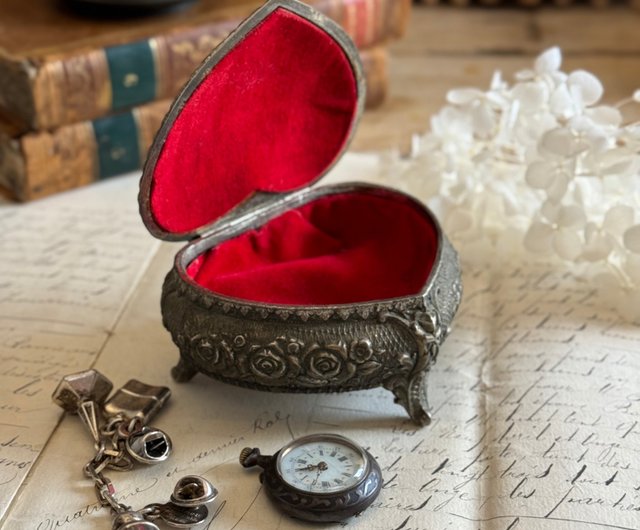 台湾 40366-ゴージャスなフランスアンティーク花柄エンボスハート型