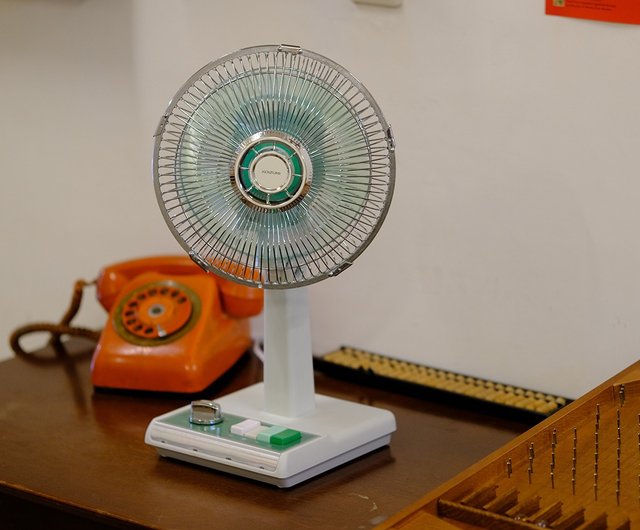 台湾 日本製コイズミ10インチレトロ扇風機（グリーンとホワイト